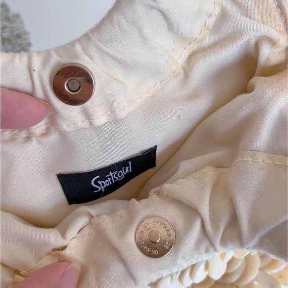 Sportsgirl UNDER THE SEA SHELL CLUTCH BAG - Picture 5 of 7